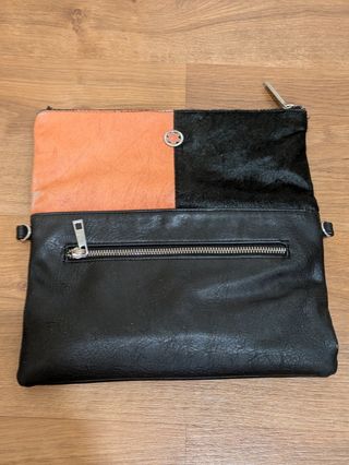 Bolso piel bicolor negro-naranja