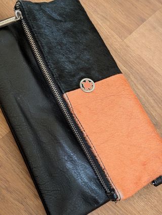 Bolso piel bicolor negro-naranja