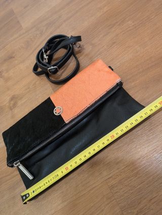 Bolso piel bicolor negro-naranja