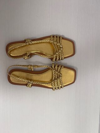 Sandalias Zara doradas - talla 38. NUEVAS