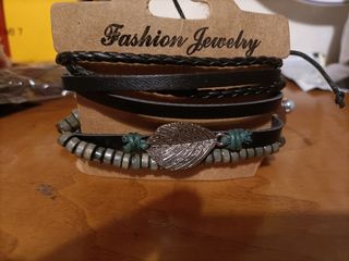  Conjunto de 3 Pulseras de cuero negro y hoja verd