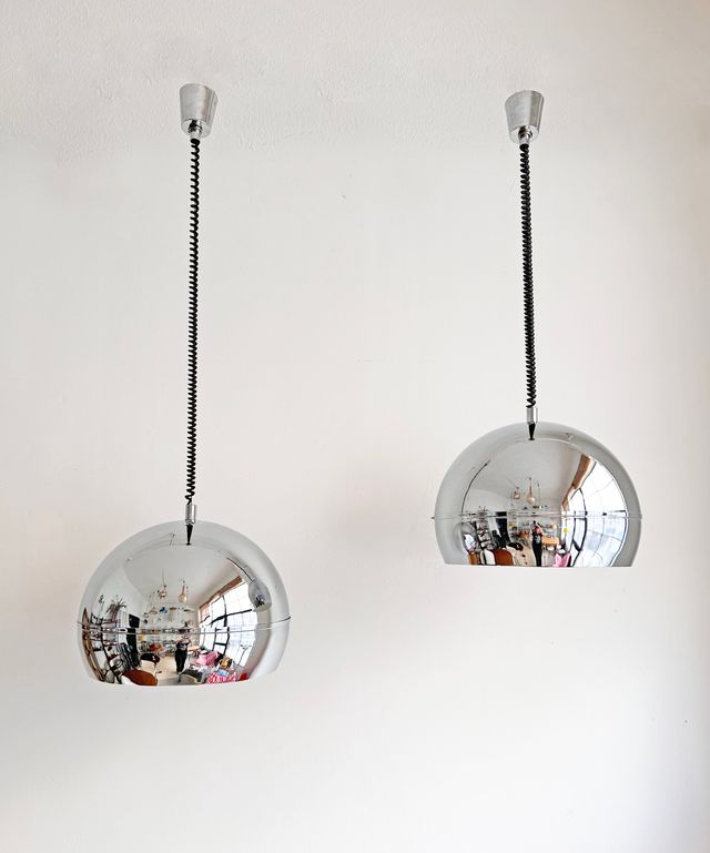 PAREJA DE LÁMPARAS VINTAGE CROMADAS, AÑOS 70