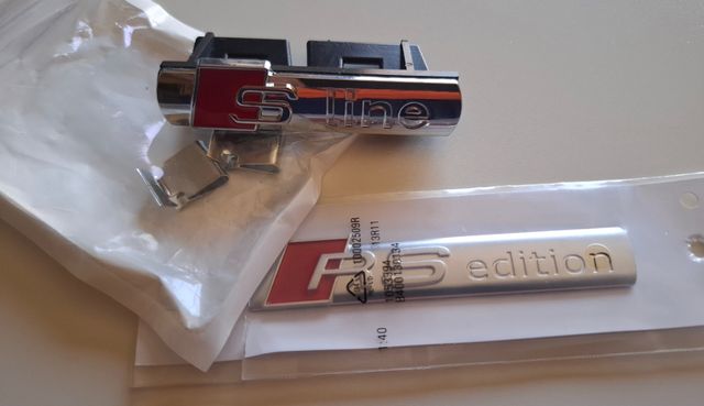 Insignias Audi S Line y RS edition aluminio