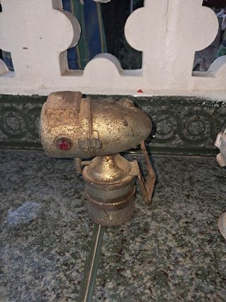 Antigua lámpara carburo - metal
