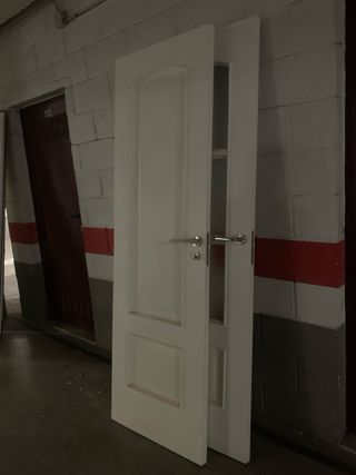 Puerta madera blanca lacada 62-72x203