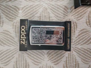 Zippo nuevo, en caja