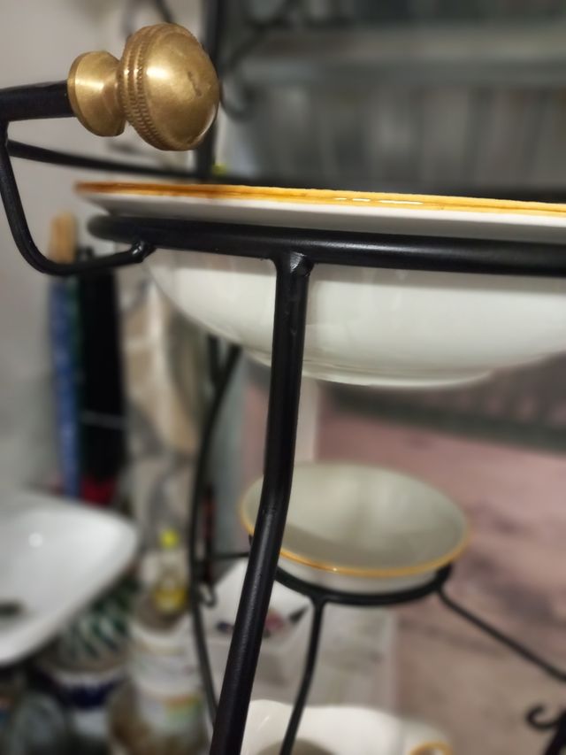 Lavabo in ferro battuto e ceramica