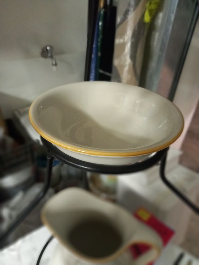 Lavabo in ferro battuto e ceramica