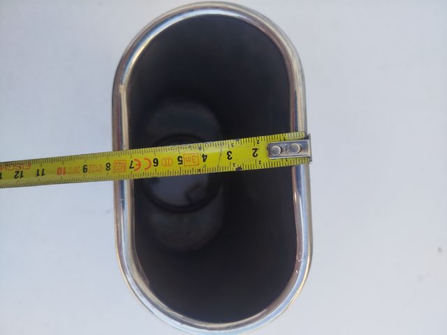 Embellecedor escape coche