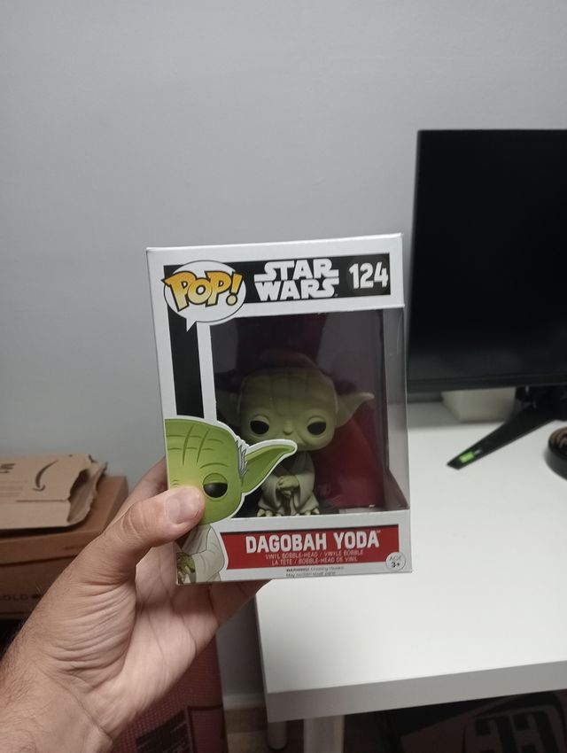 Funko pop star wars yoda.
