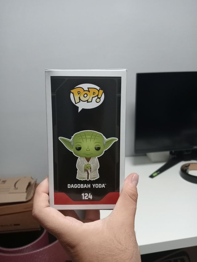 Funko pop star wars yoda.