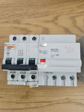 4 interruptores magnetotérmicos Vigis