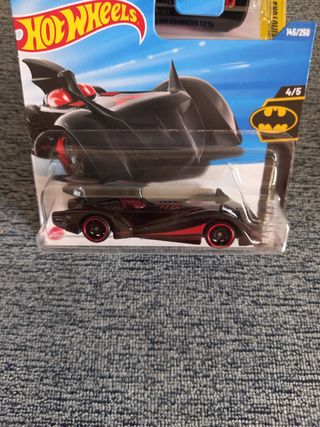 Hot Wheels Batmobile 145/250