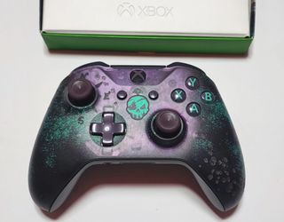 Mando Xbox Series X Sea of Thieves 