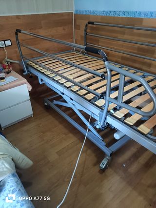 Cama articulada gris metal y madera
