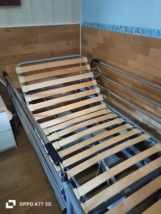 Cama articulada gris metal y madera