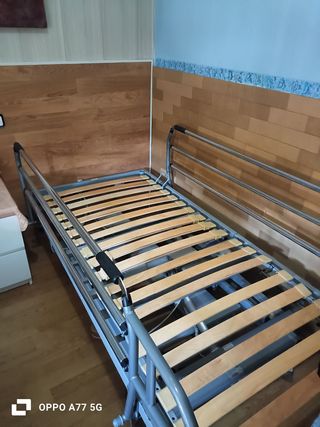 Cama articulada gris metal y madera