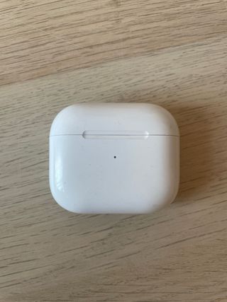Estuche AirPods 3 - Estuche Blanco. No carga.