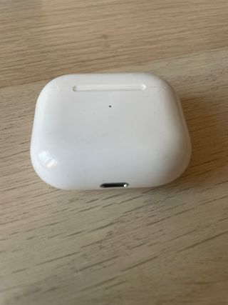 Estuche AirPods 3 - Estuche Blanco. No carga.