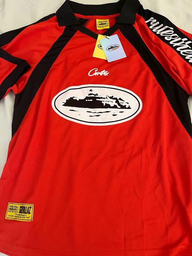 Camiseta Corteiz roja y negra