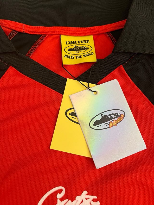 Camiseta Corteiz roja y negra