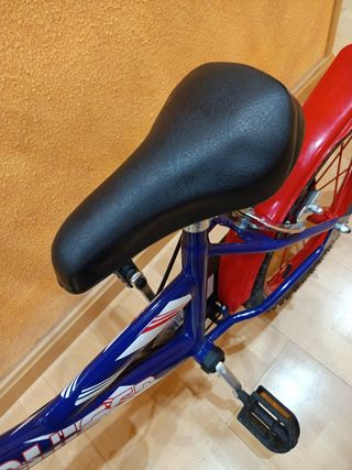 Bicicleta niño 16" azul y roja