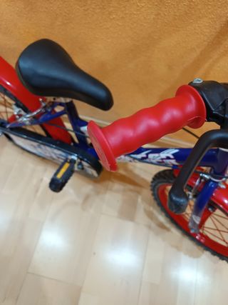 Bicicleta niño 16" azul y roja