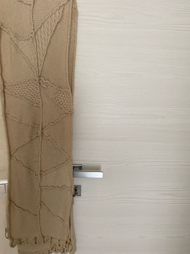 Sciarpa lunga beige lavorazione a maglia