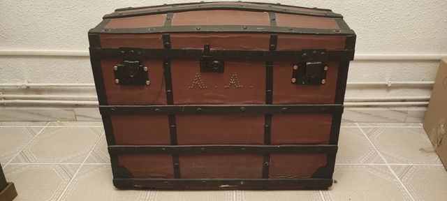 Baúl antiguo marrón