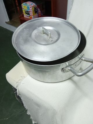 Olla grande de aluminio