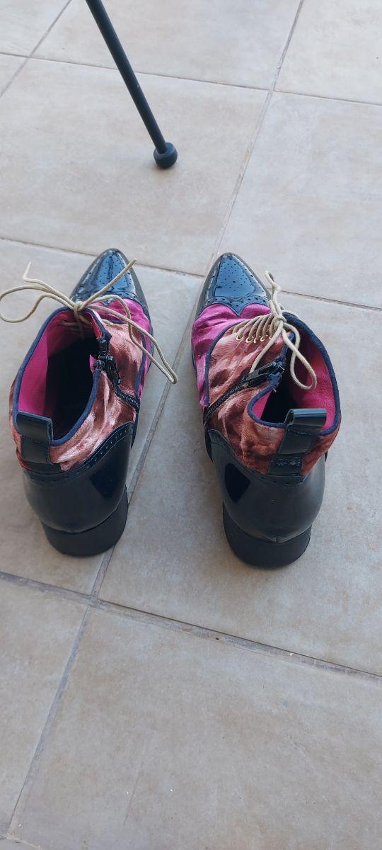 Botines Vitelo azul oscuro, y rosas, talla 41