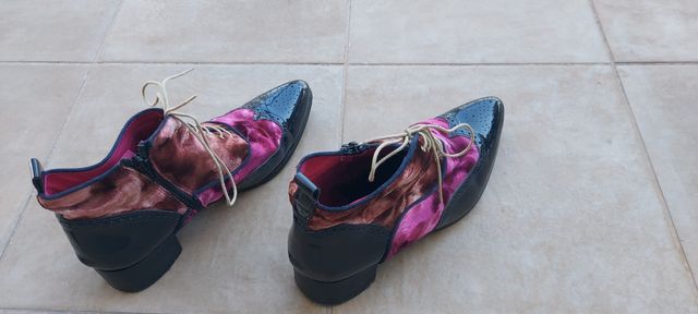 Botines Vitelo azul oscuro, y rosas, talla 41