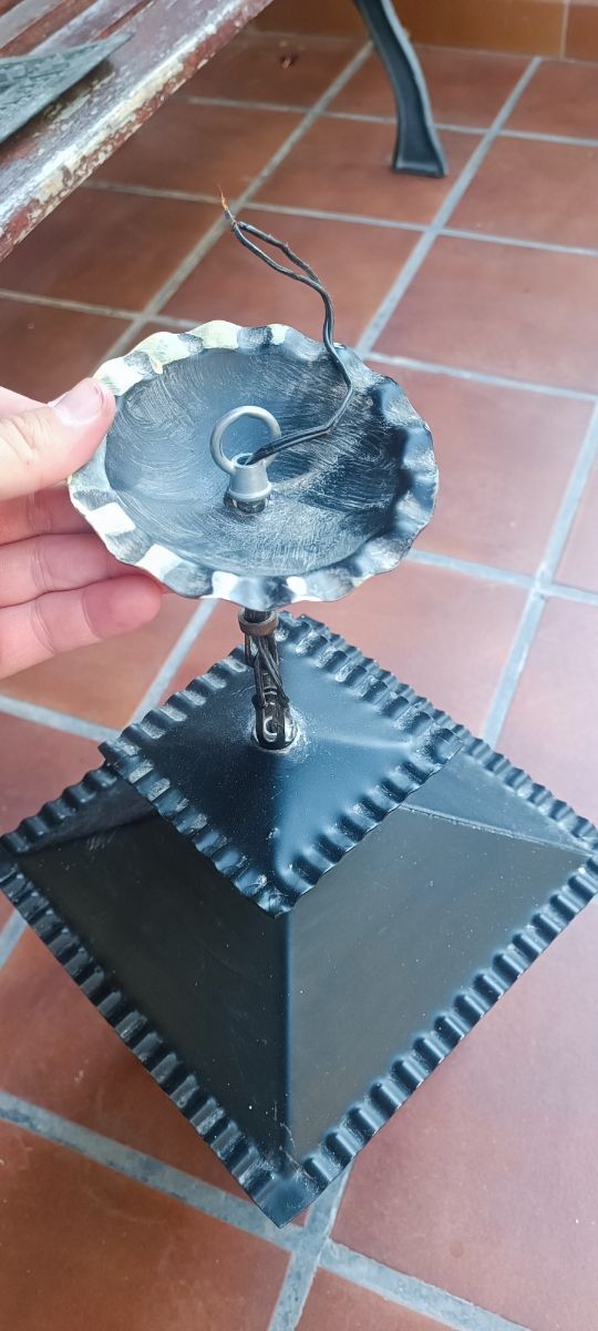 Farolillo exterior metálico negro