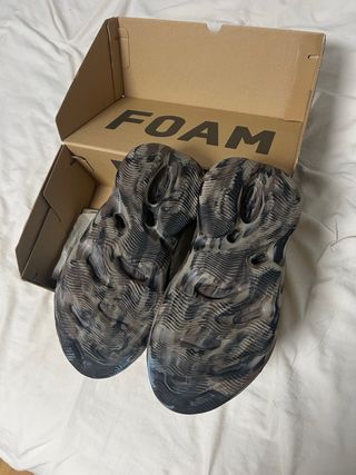 Yeezy Foam Runner - Azul y Marrón