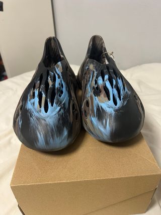 Yeezy Foam Runner - Azul y Marrón