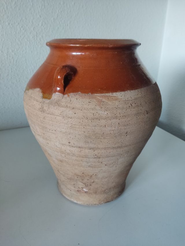 VECCHIO BARATTOLO DI ARGILLA COTTA
