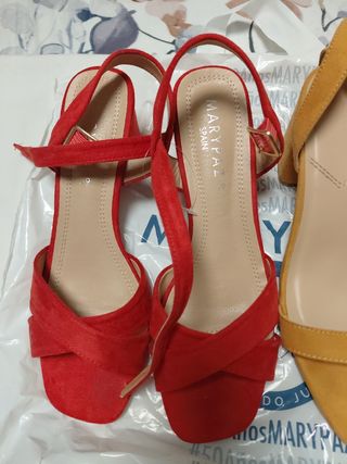 Zapatos tacón cuadrado,los dos pares