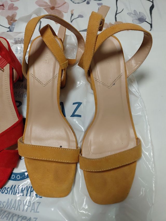 Zapatos tacón cuadrado,los dos pares