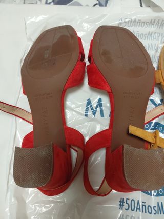 Zapatos tacón cuadrado,los dos pares