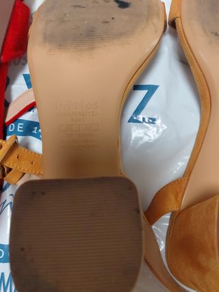Zapatos tacón cuadrado,los dos pares