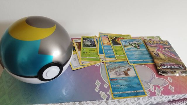 Poké Ball e Carte Pokémon