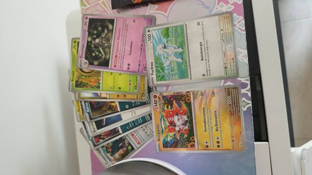 Poké Ball e Carte Pokémon