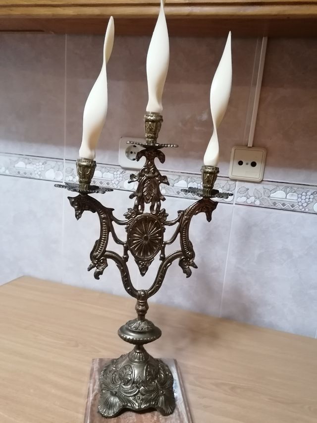 Candelabros bronce 3 brazos y reloj de bronce