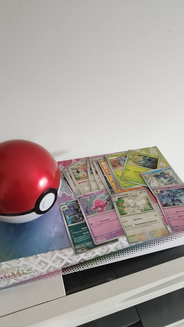 Poké Ball e Carte Pokémon