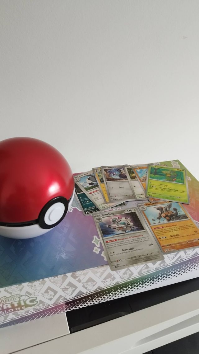 Poké Ball e Carte Pokémon