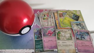 Poké Ball e Carte Pokémon
