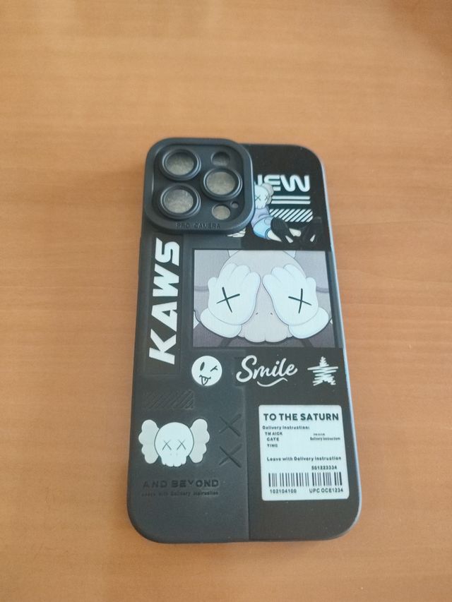 Funda iPhone 14 Pro Max KAWS