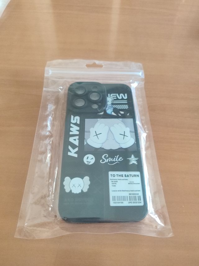 Funda iPhone 14 Pro Max KAWS