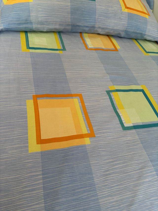 2 copripiumini identici per letti da 90 cm+lenzuola con angoli