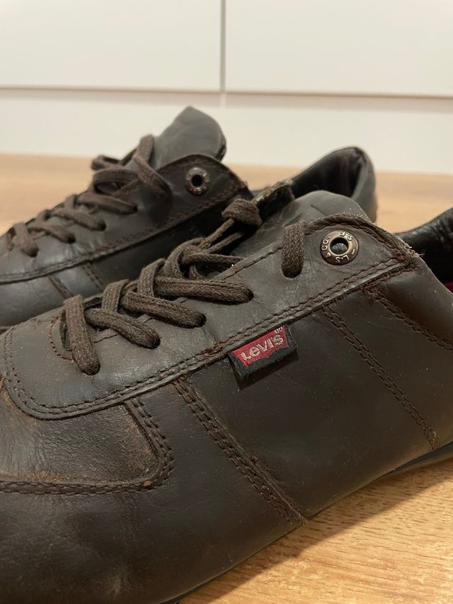 Zapatillas Levi's de piel marrón 46